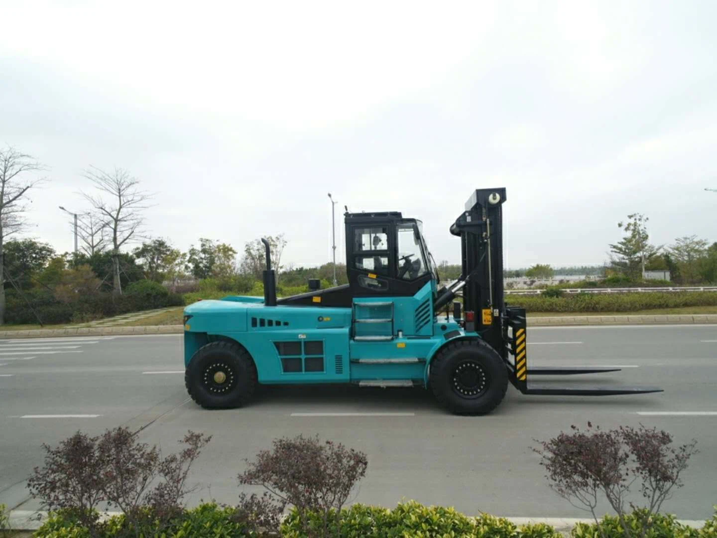 30 ton forklift