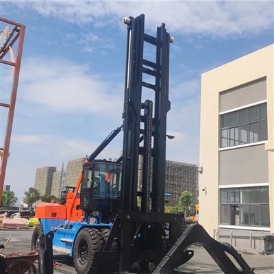 マリーナフォークリフト