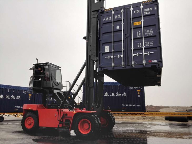 9トン空コンテナハンドラー