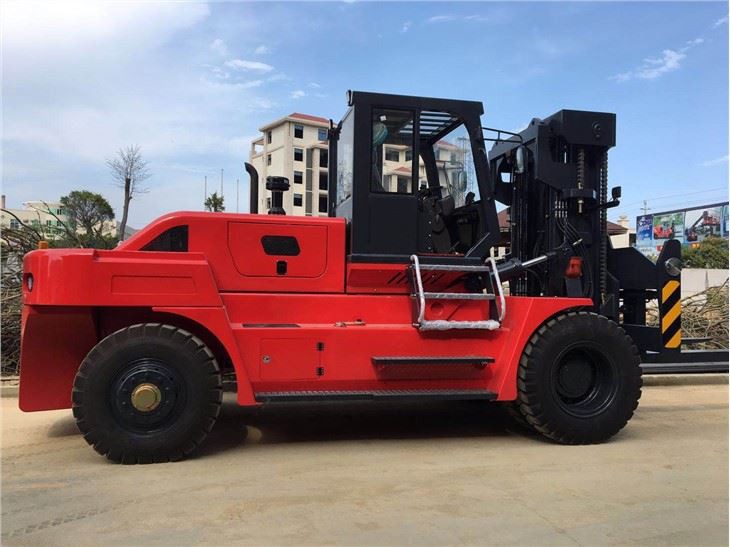 15 Ton Diesel Heavy Forklift Truck Colour Is Customized