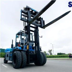 大型13.5トンフォークリフト